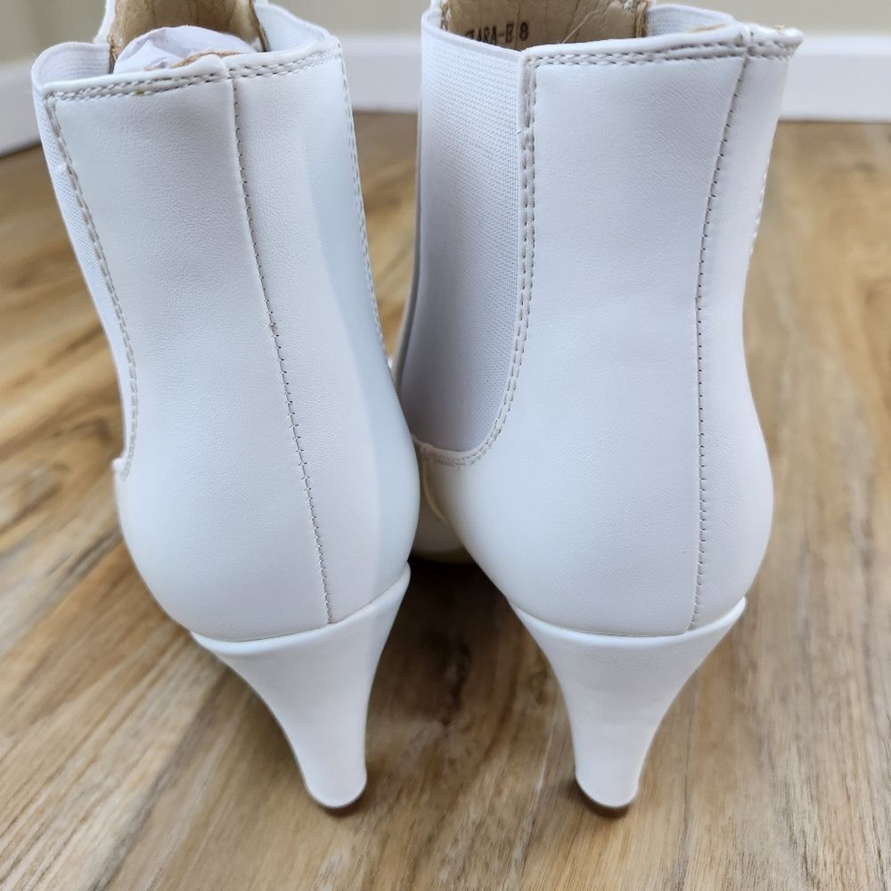 🩵NIB White Clara Faux Leather Ankle Booties Size 8 - Picture 8 of 9